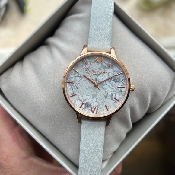 Olivia Burton floral dial light gray Leather women’s Watch main image 4